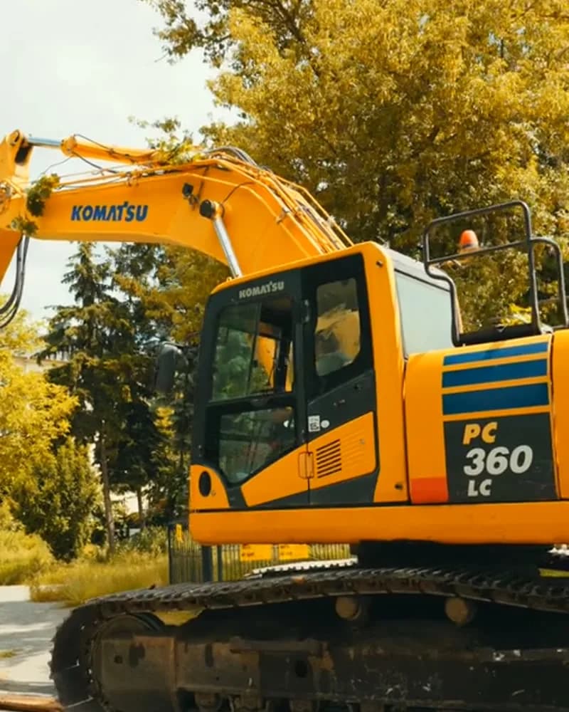 Koparka Komatsu na budowie Edach